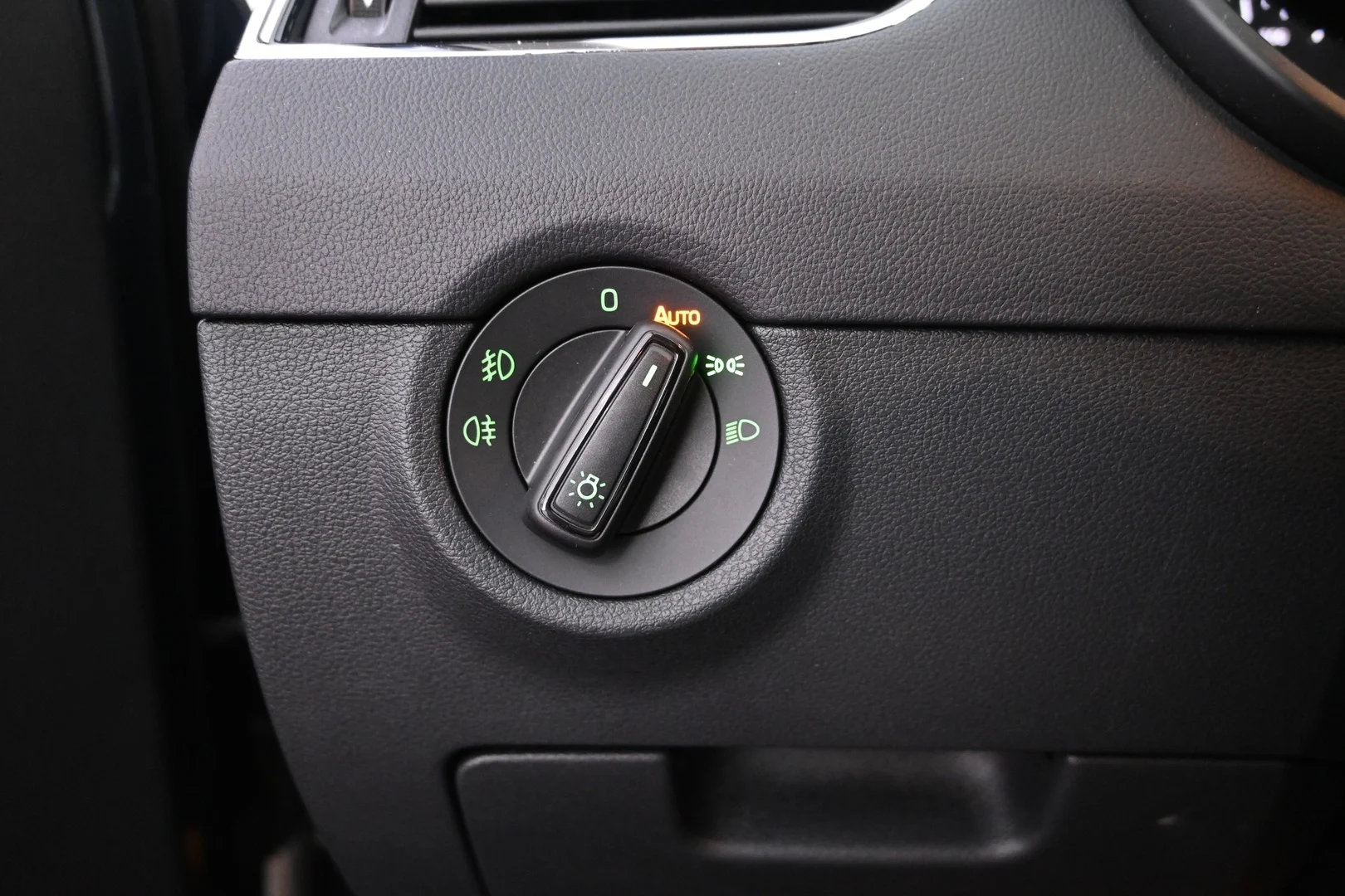 Car Image - 2jeUVmvuR6iexQilU8ESJT