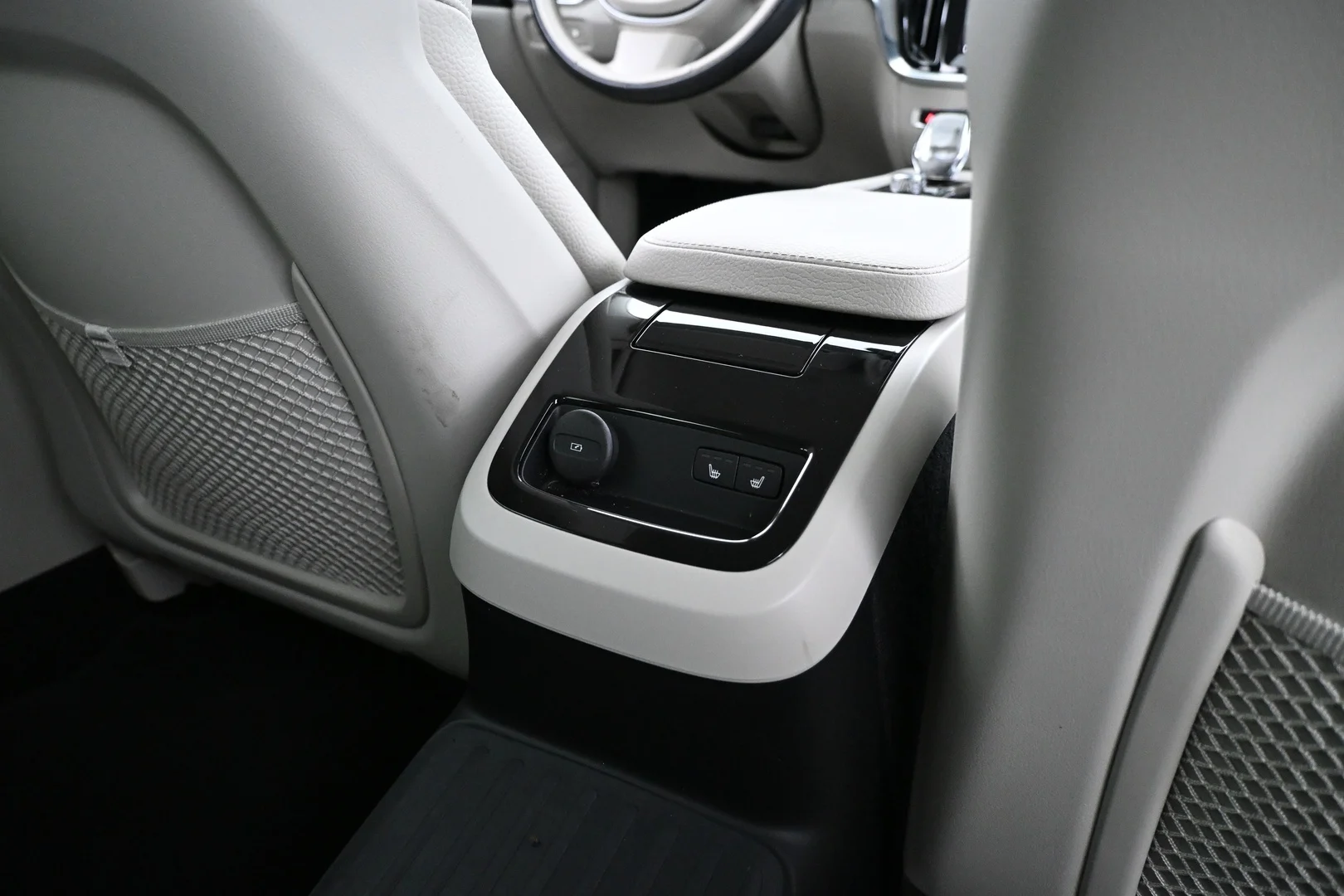 Car Image - BOeo3idWg761DcYUrPY8O