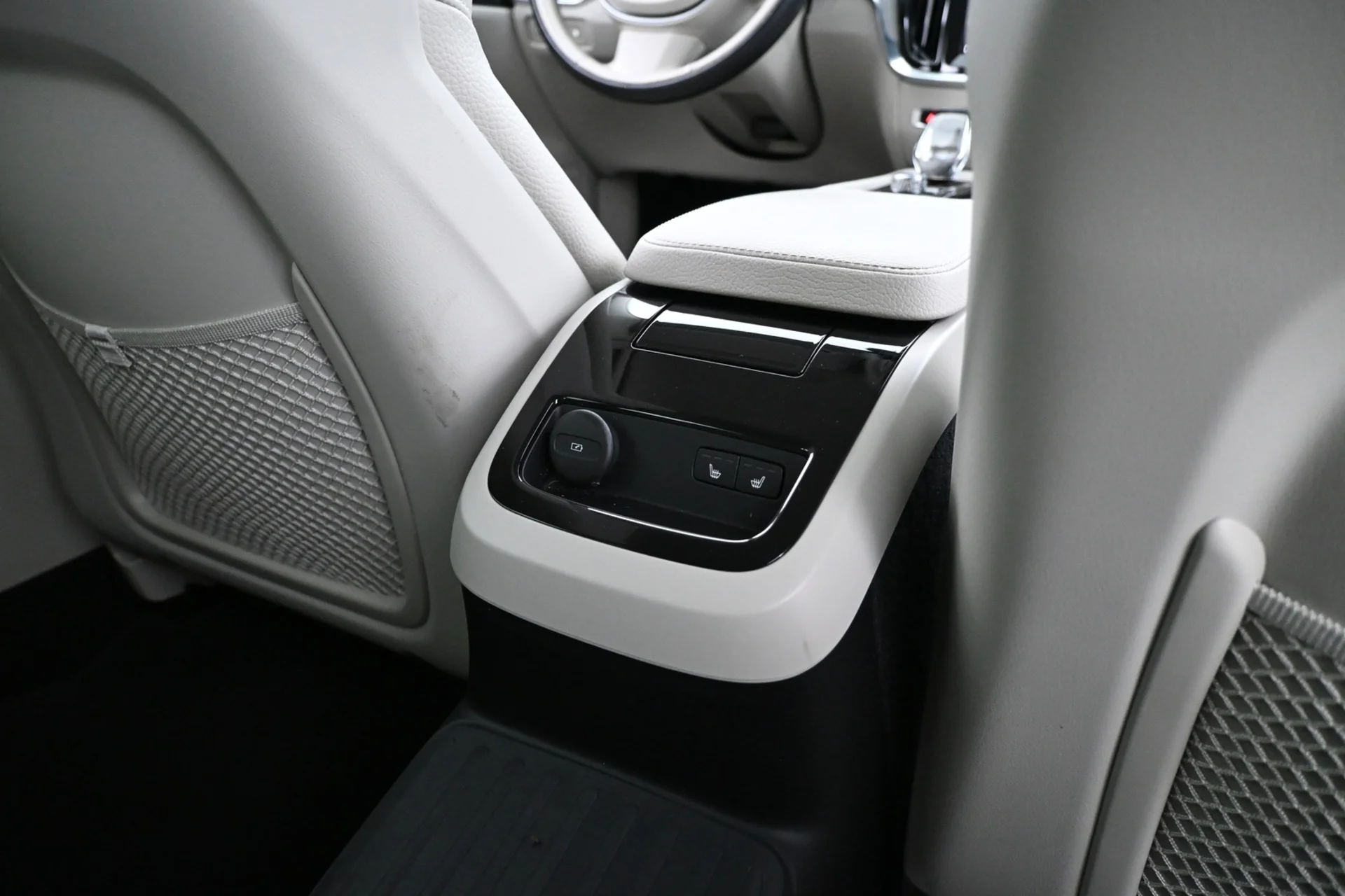 Car Image - BOeo3idWg761DcYUrPY8O