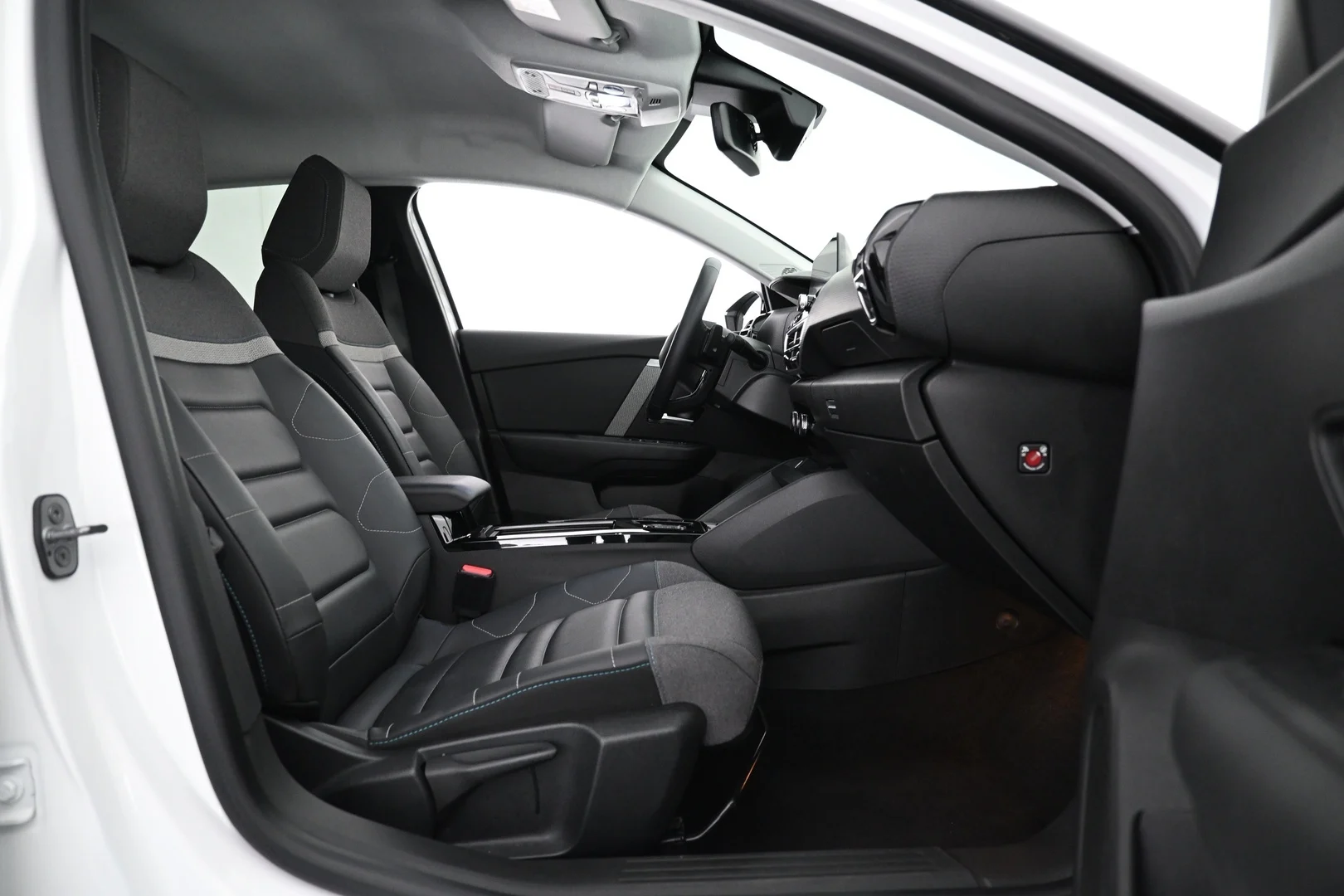 Car Image - 4Vmc8OE0AMLHzTmv4Z4aT7
