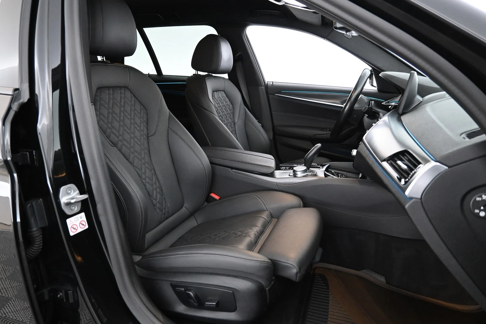 Car Image - 4R2RXDS2Mmg2A449CJR5v2