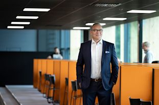 Saka jatkaa voimakasta kasvuaan autoalan ahdingosta huolim..