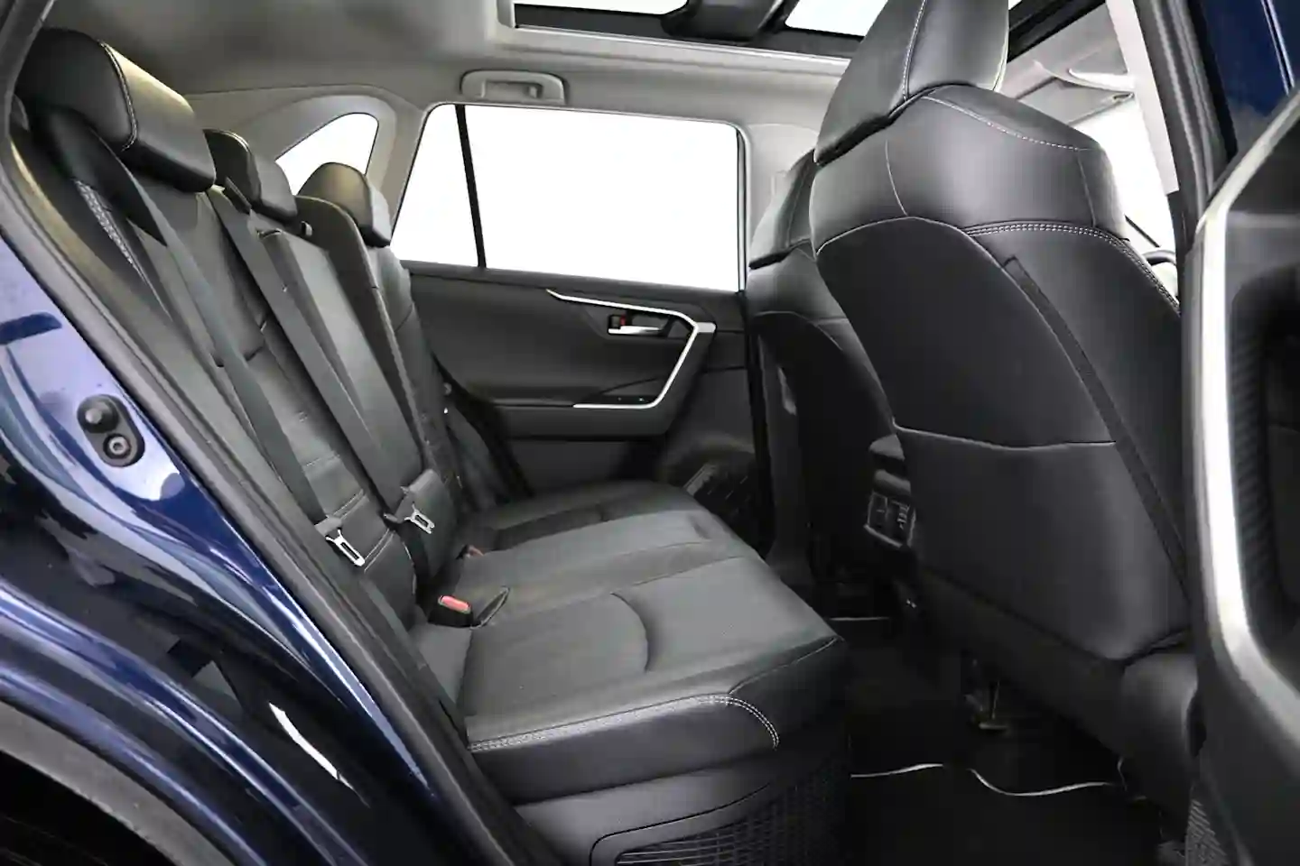Car Image - 2dl3LgHCV6GtXVAnwwiKH7