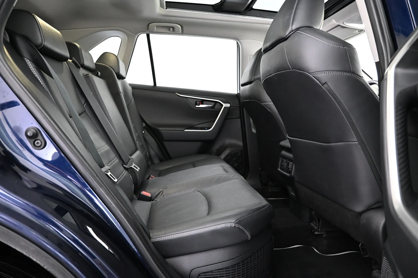 Car Image - 2dl3LgHCV6GtXVAnwwiKH7