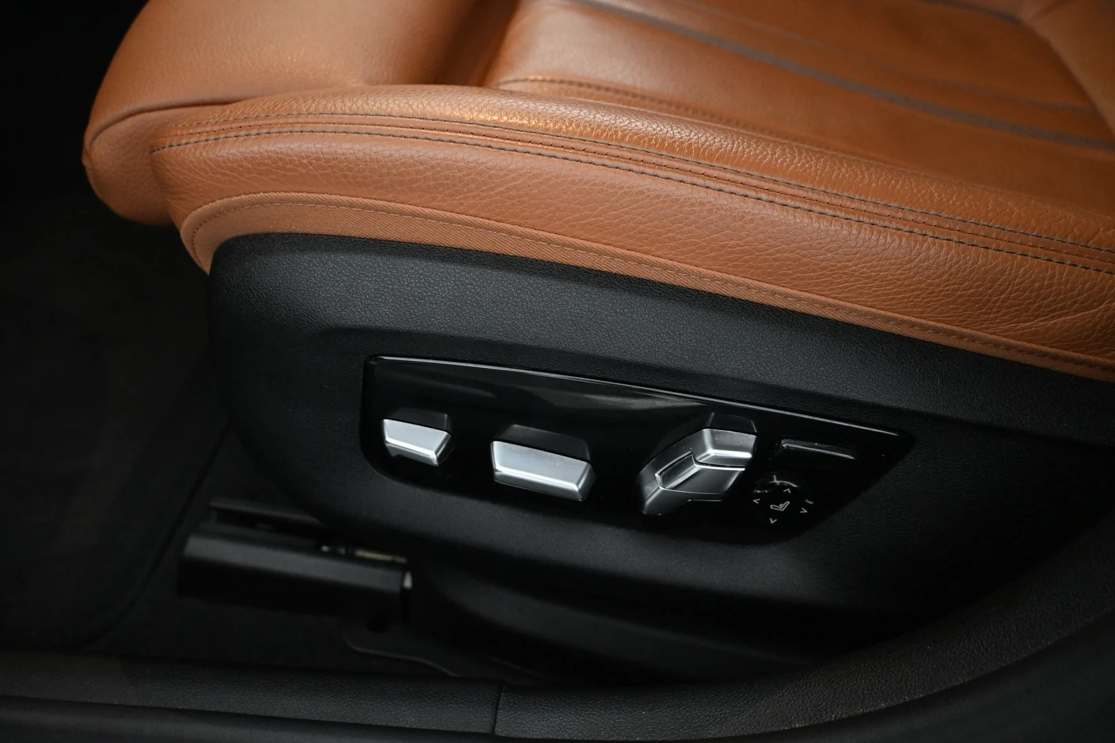 Car Image - 7ke2eYgHRbj8V4N71ApkLQ