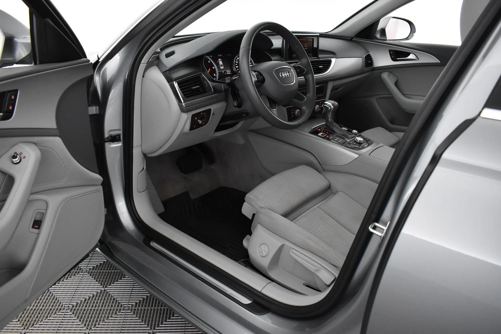 Car Image - 2JWKnEHROT6SQRlNy1njTb