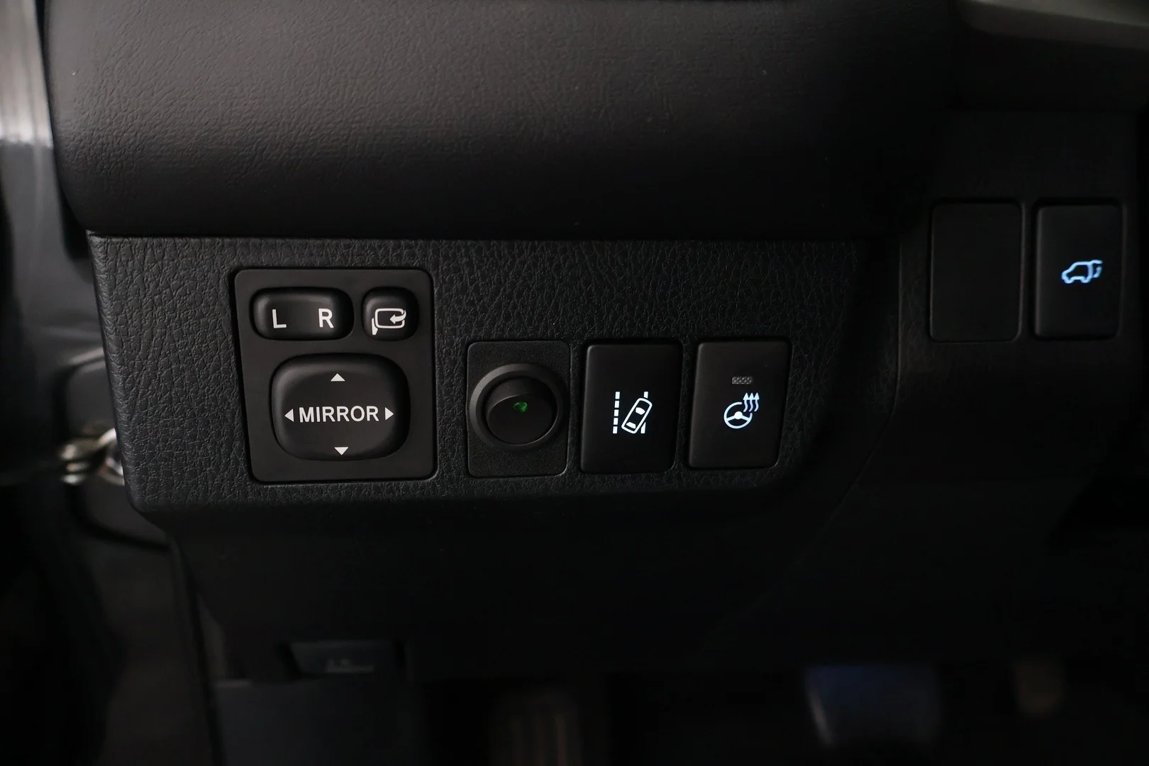 Car Image - 2nFq0foSkaT84XSENperO8