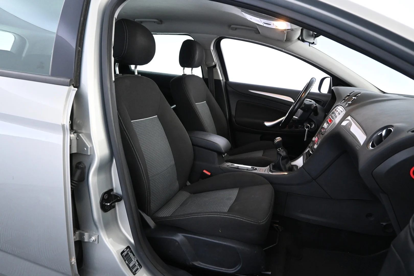 Car Image - 0x85hz1vqkFdM4ani8uyI