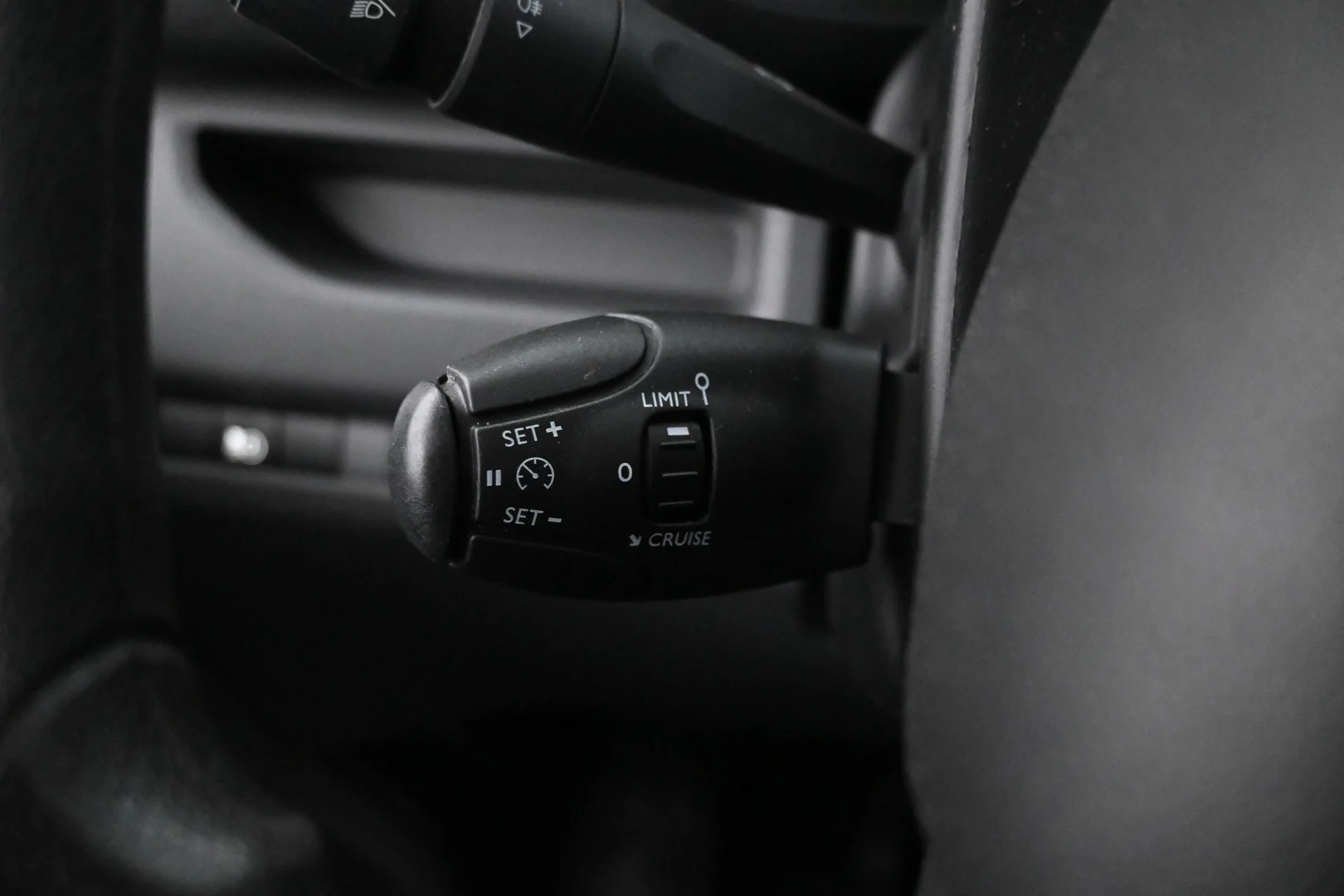 Car Image - 6NWsVnRljGOCtaGxndhh2J