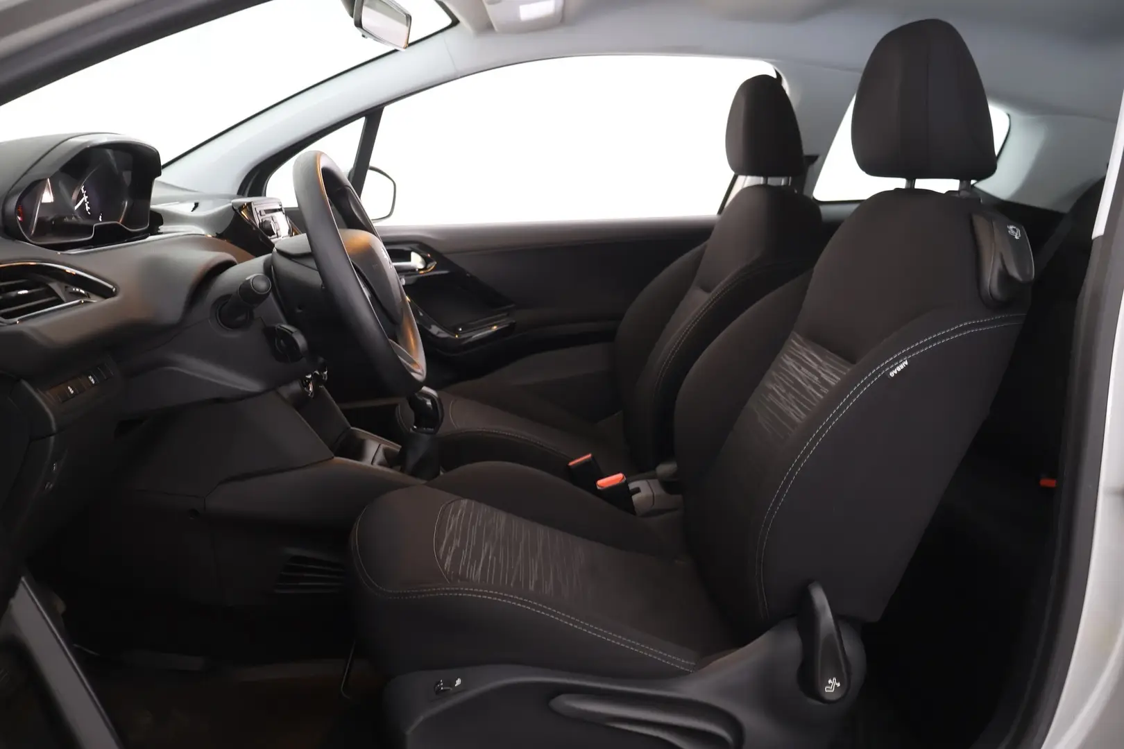 Car Image - 44NzPA0D3QfiutMr488Aqd