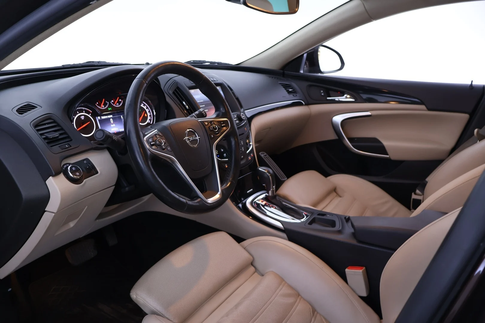 Car Image - 5Rw1DgJBAal4BGzSOMy0Pw