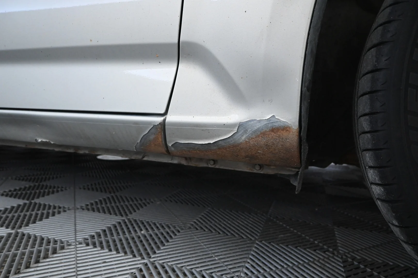 Car Image - 0x85hz1vqkFdM4ani8uyI