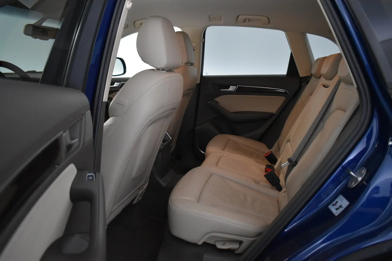 Car Image - 3ReWUYi70AcWMrYCBkge7u
