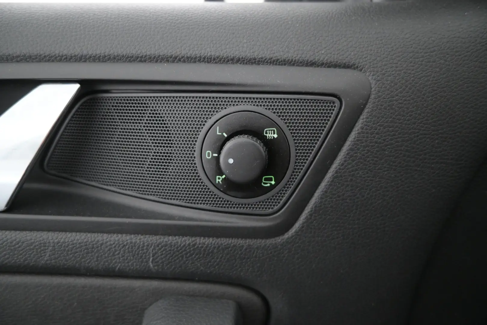 Car Image - 2PC6GuwtsRp4KBxNtkSQeV