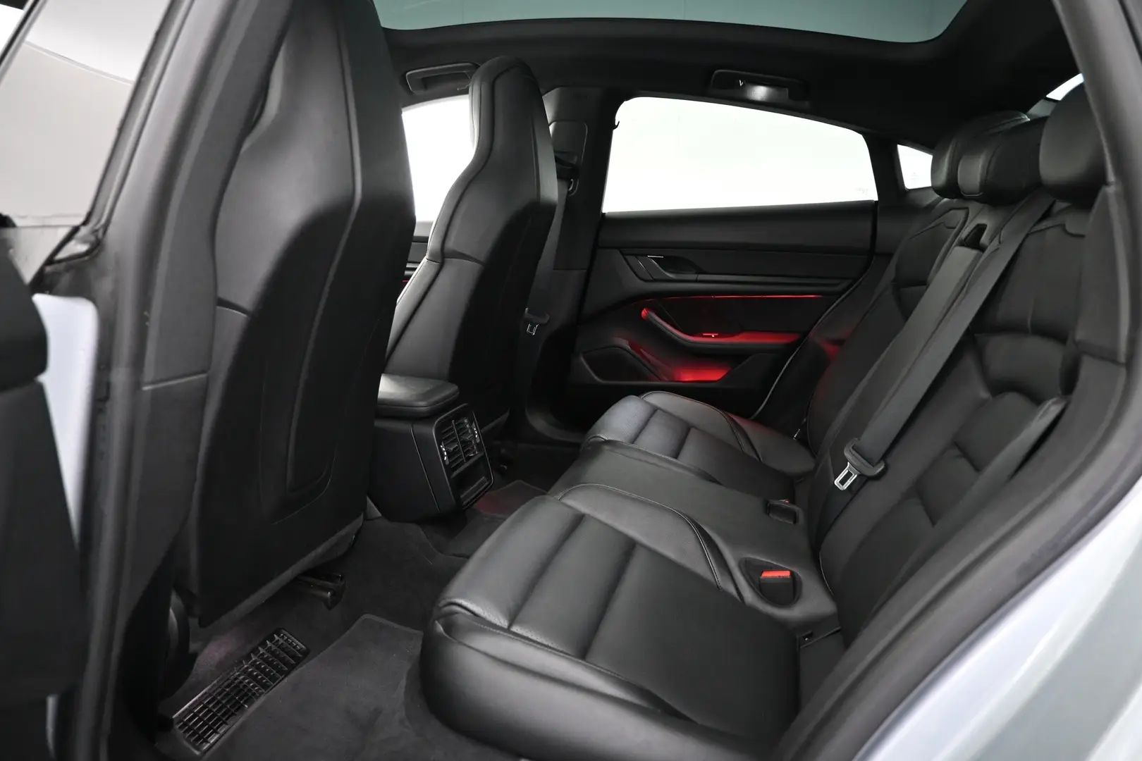 Car Image - 7E8xzHKbJWzuPzlSNqn8ad
