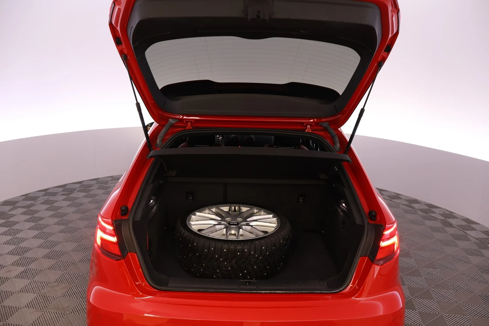 Car Image - 1IKDg5bWKDpXg0QNipkyEZ