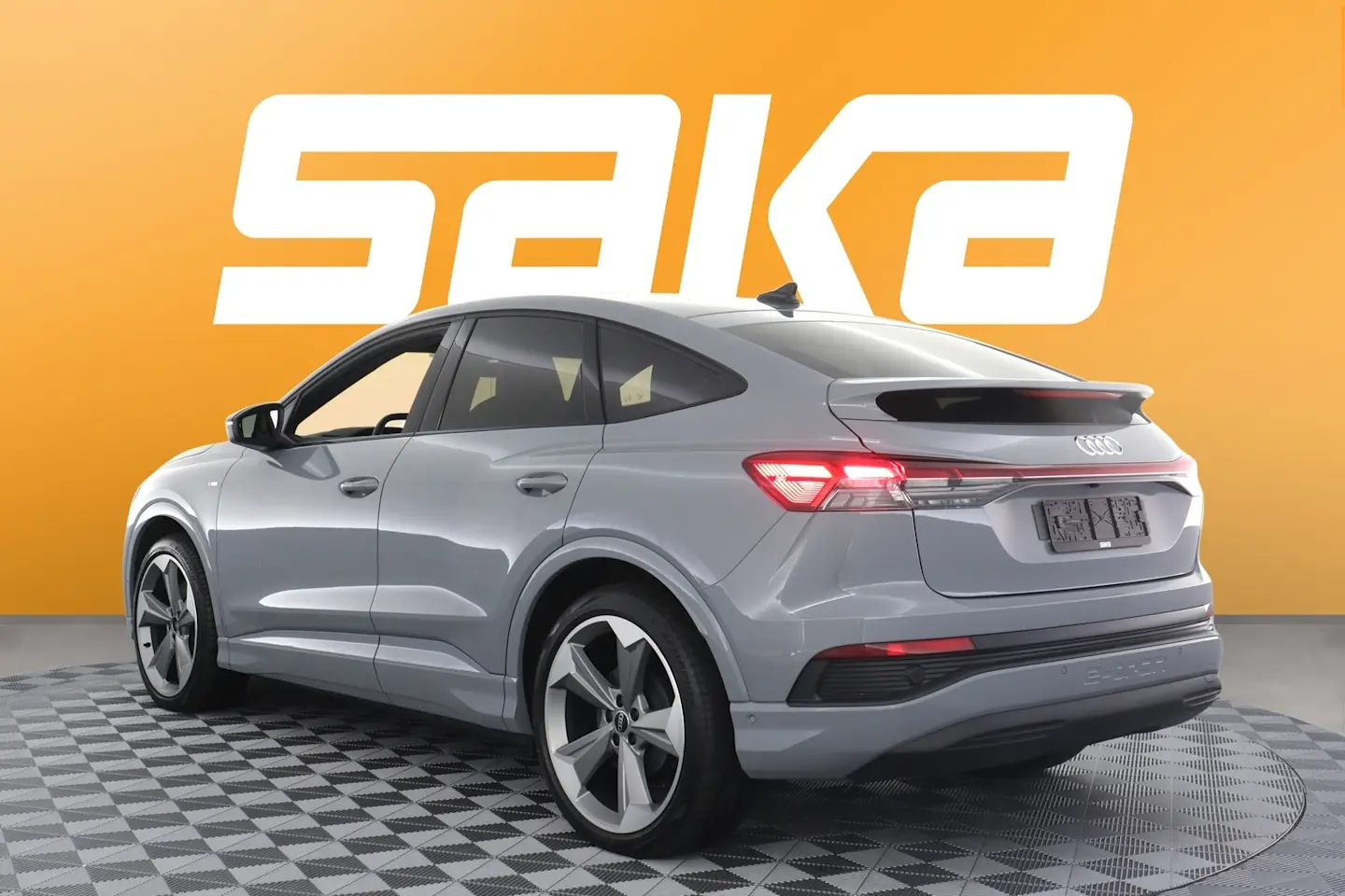Car Image - 5yVo0KoJ2AiBu04l9eeKOX