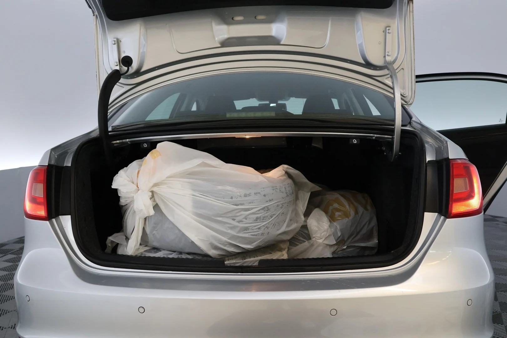 Car Image - 4ry6NU3kU9ByboaDDT9KOq