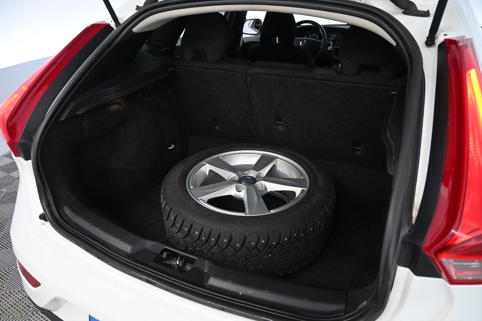 Car Image - 3mbiOmjdNILHF9fcxYU4xo