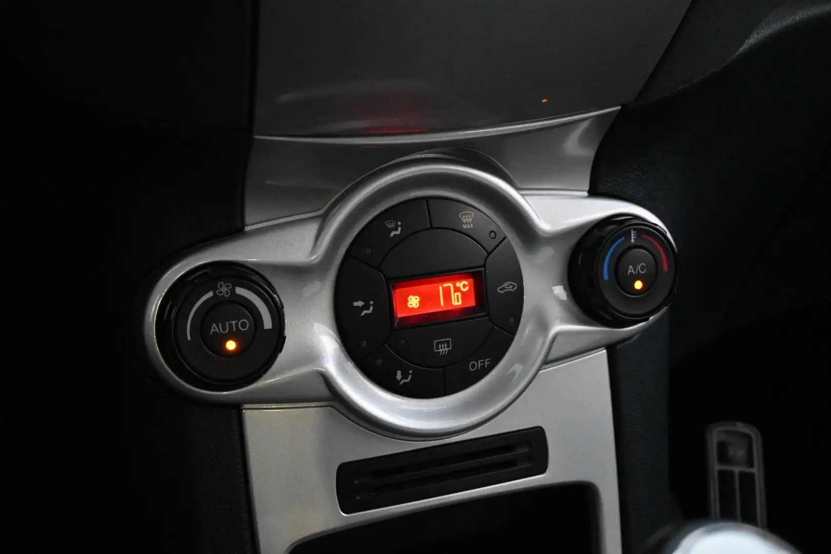 Car Image - 3ytGjuZwAALtMuRyTkGYPL