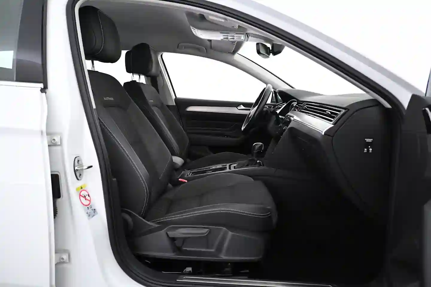 Car Image - 6z2dmXcwJ9YeGgDZWDyoEM