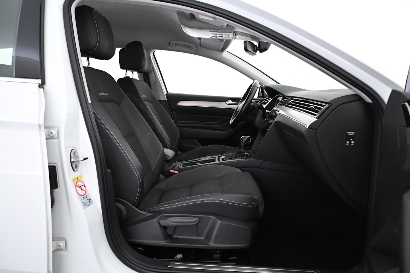 Car Image - 6z2dmXcwJ9YeGgDZWDyoEM