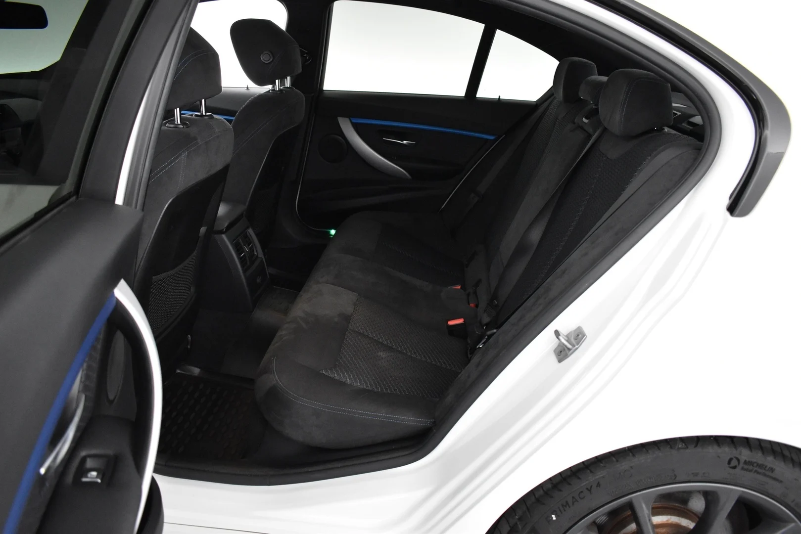 Car Image - 2JbHthMQphIXd1srjTPyvt