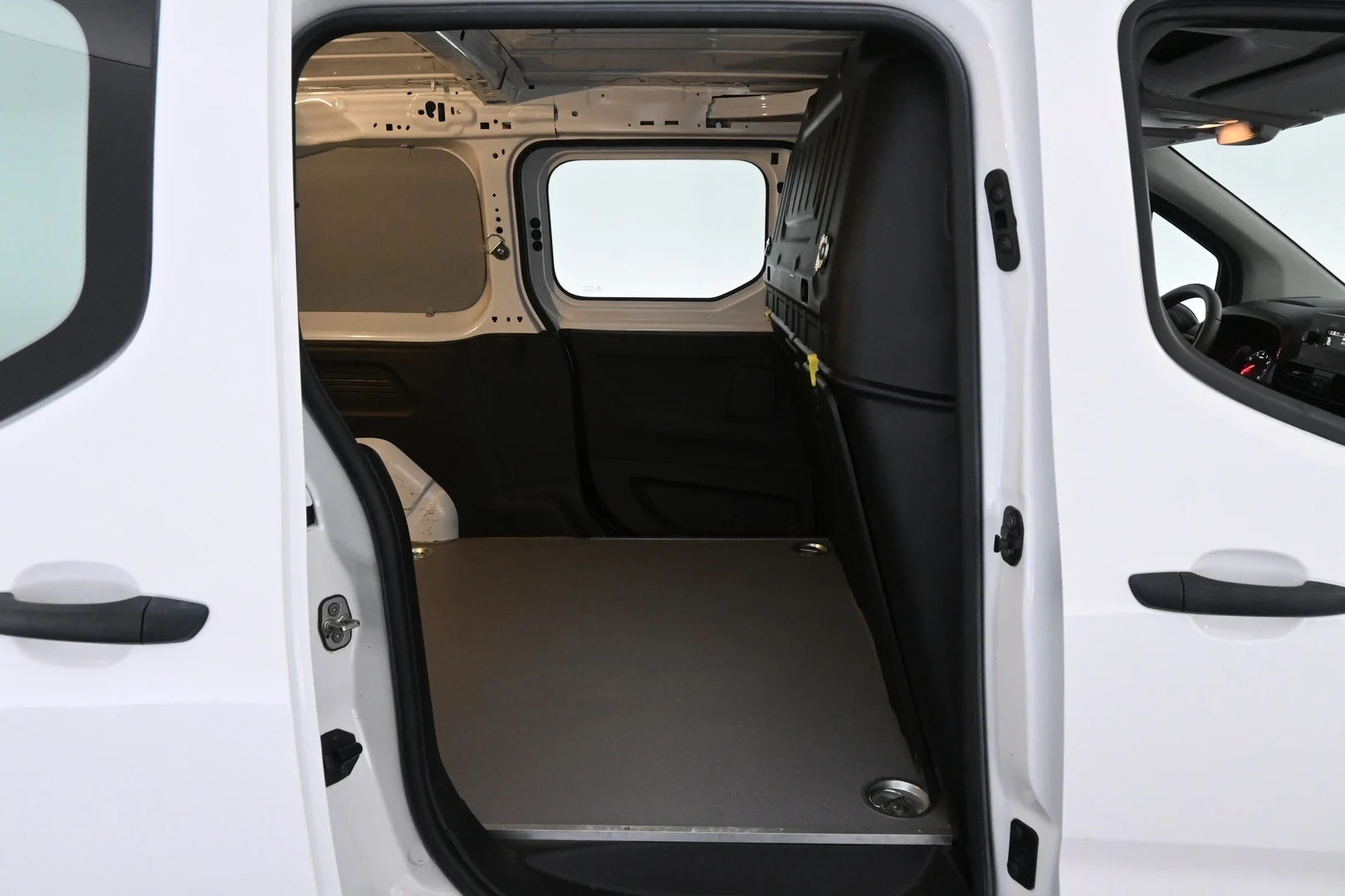 Car Image - zl5Cxtgs1cF4gSU2IgR6r