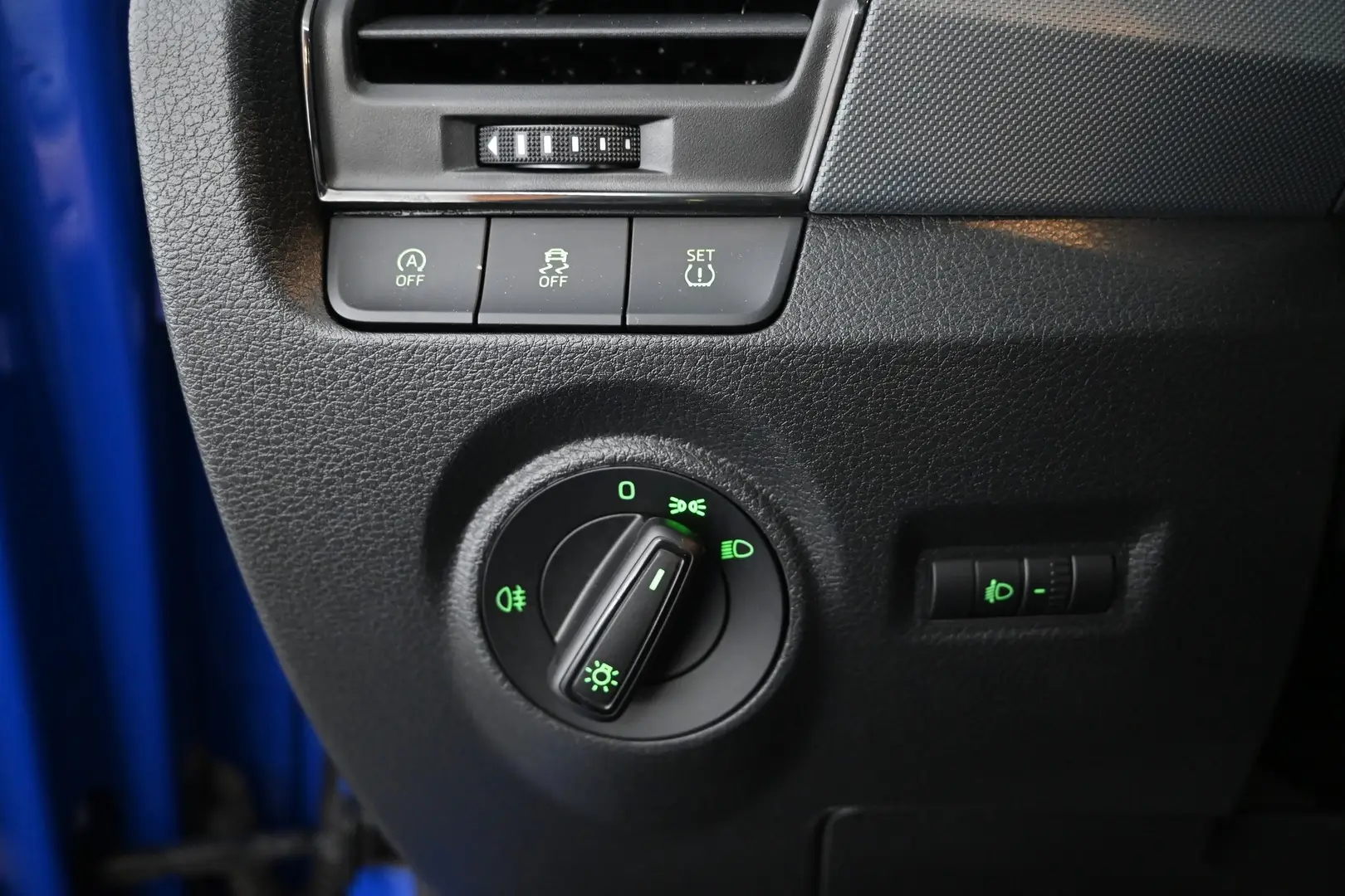 Car Image - 70rtgZvmwRd6nciwfT3hl0