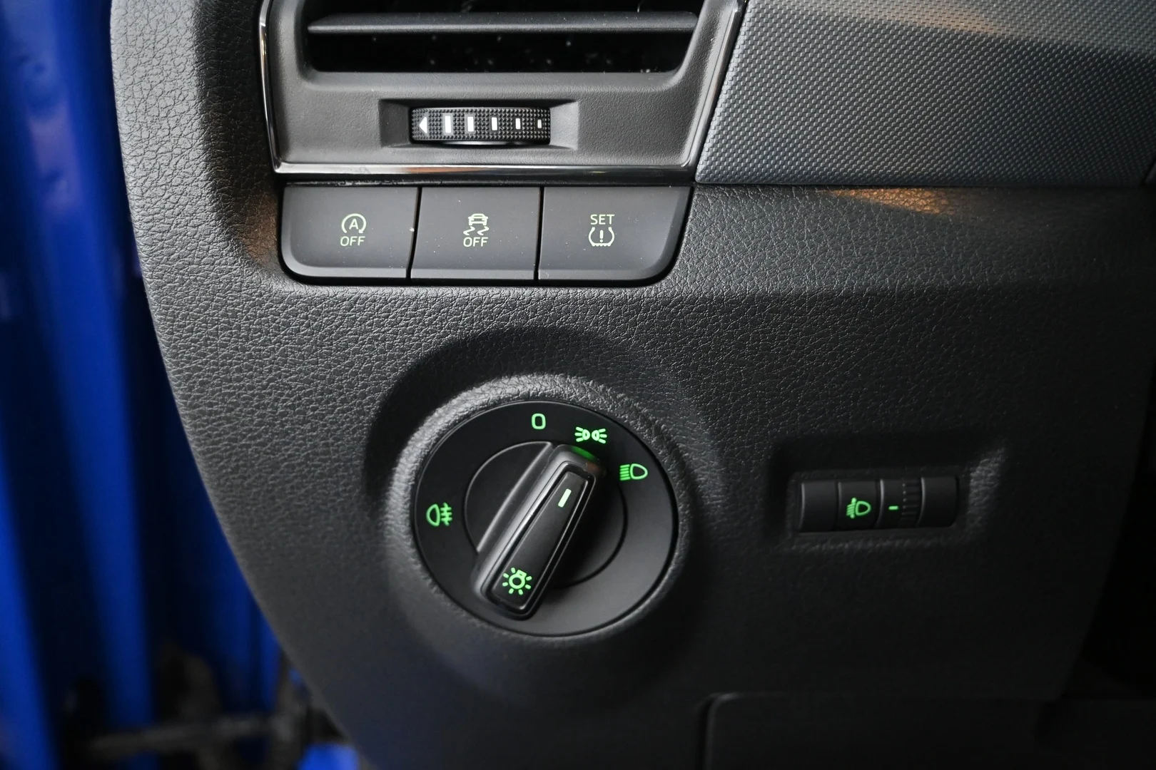 Car Image - 70rtgZvmwRd6nciwfT3hl0