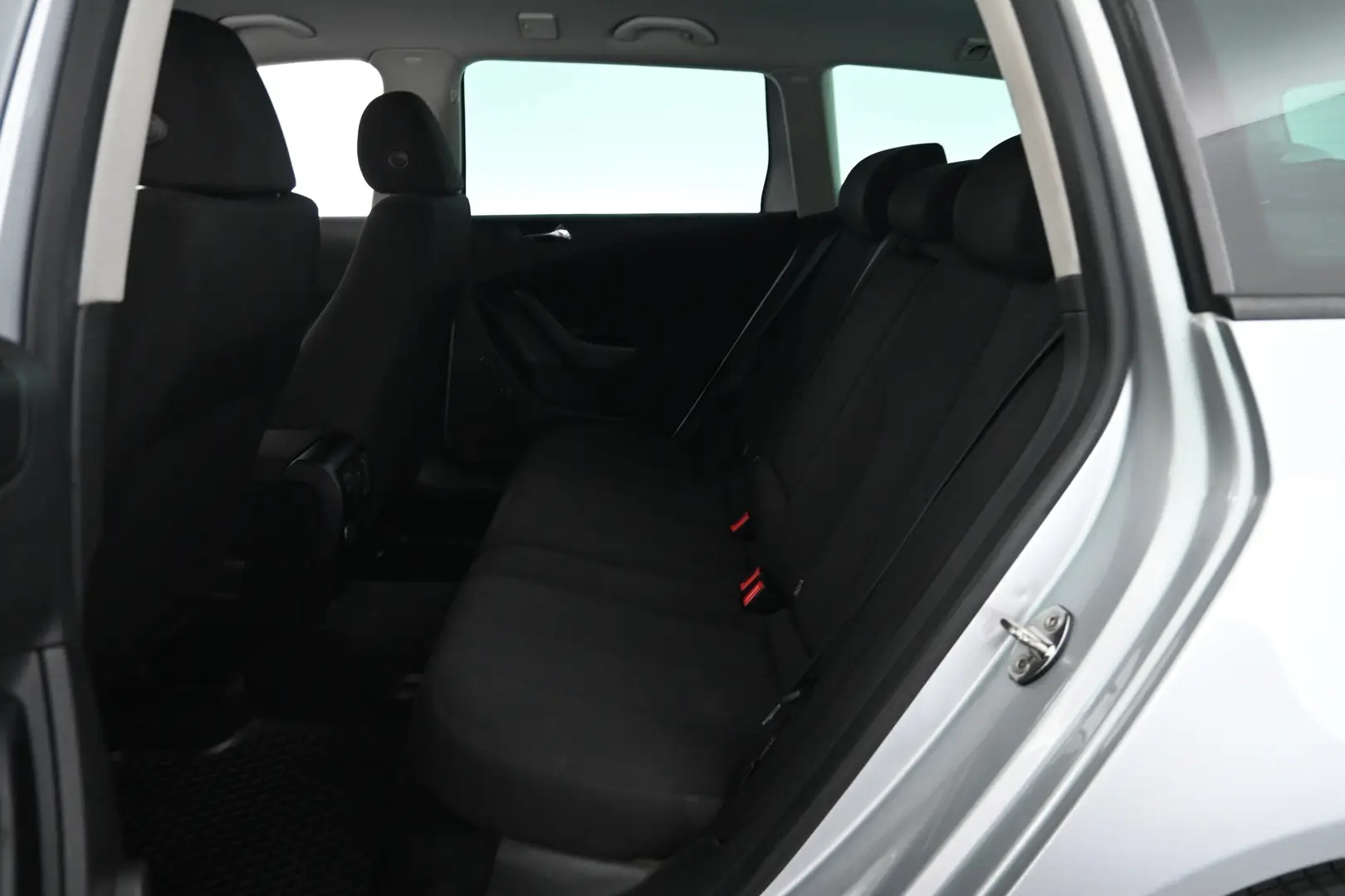 Car Image - yvekOTwZHCWzkVJs0PqxD