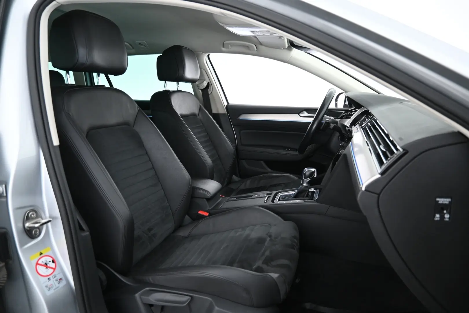 Car Image - 3Kfiu7oIfEuxYT8KgYBhAZ