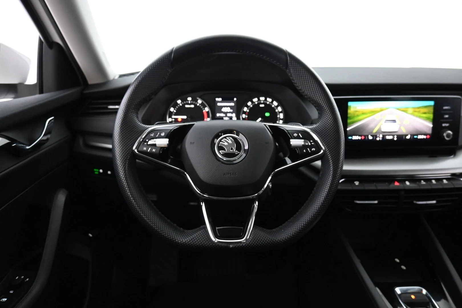 Car Image - 1eOOdzwGRjC92iiBFiKfd4