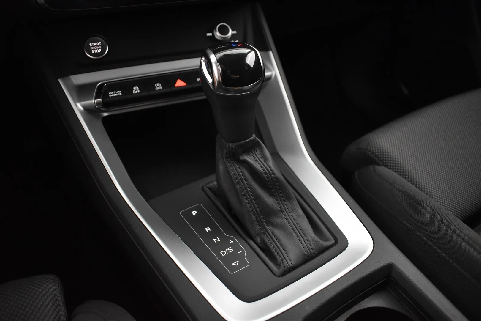 Car Image - 6EVo0jVxR5EikbQ6SAwz4X