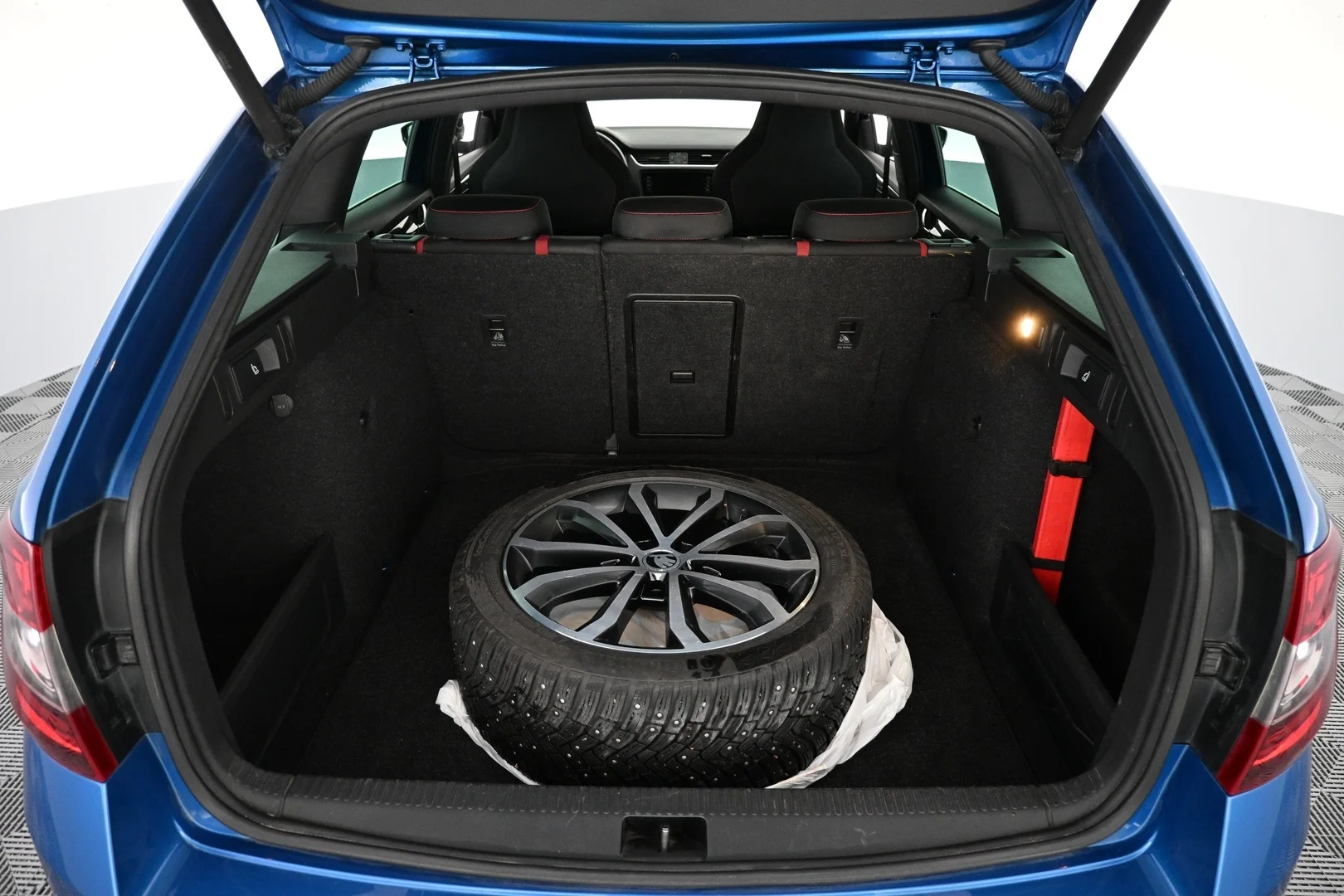 Car Image - 1g0pHIiboUCU8Caj54EQam