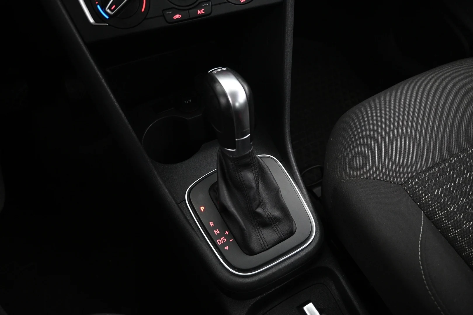 Car Image - 52OCIv8gUinjzydLgn9MtP