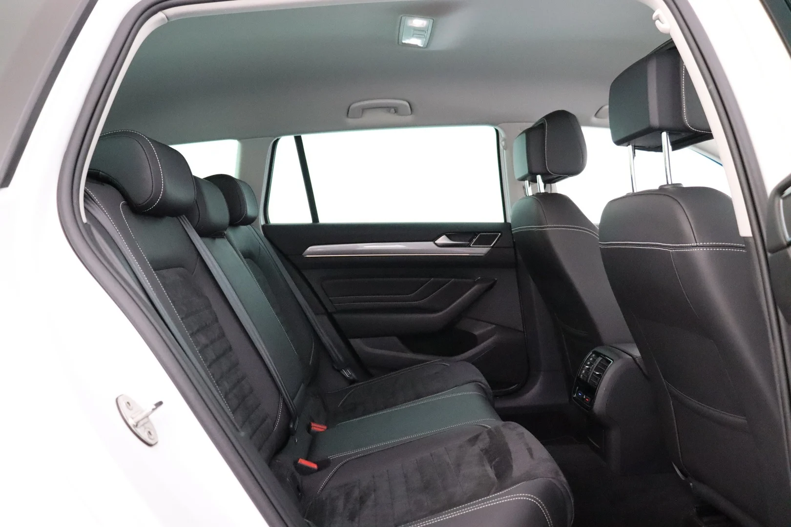 Car Image - 2JPth3mWRXEnrr40Q0z2rk