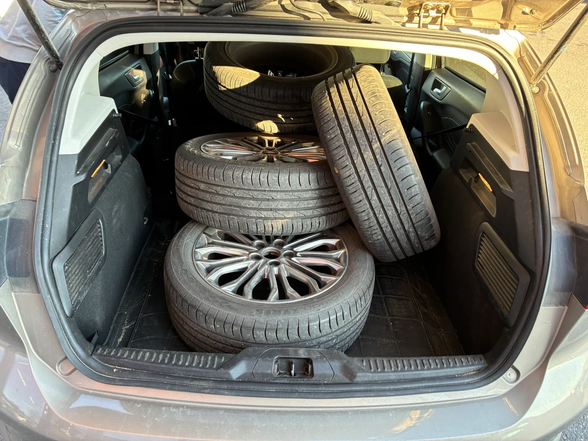 Car Image - 5lwYpIQTAcEJjC8siRmJFp