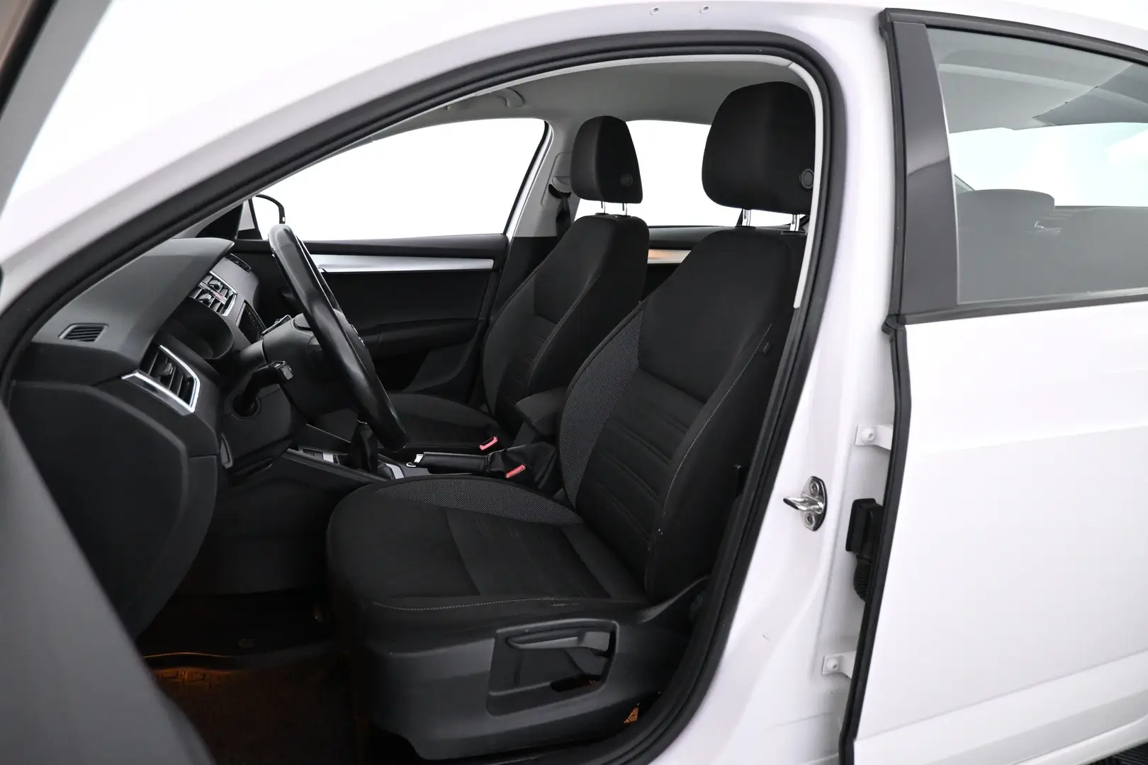 Car Image - 50XDz0X1WkifjD0N6DGGj4