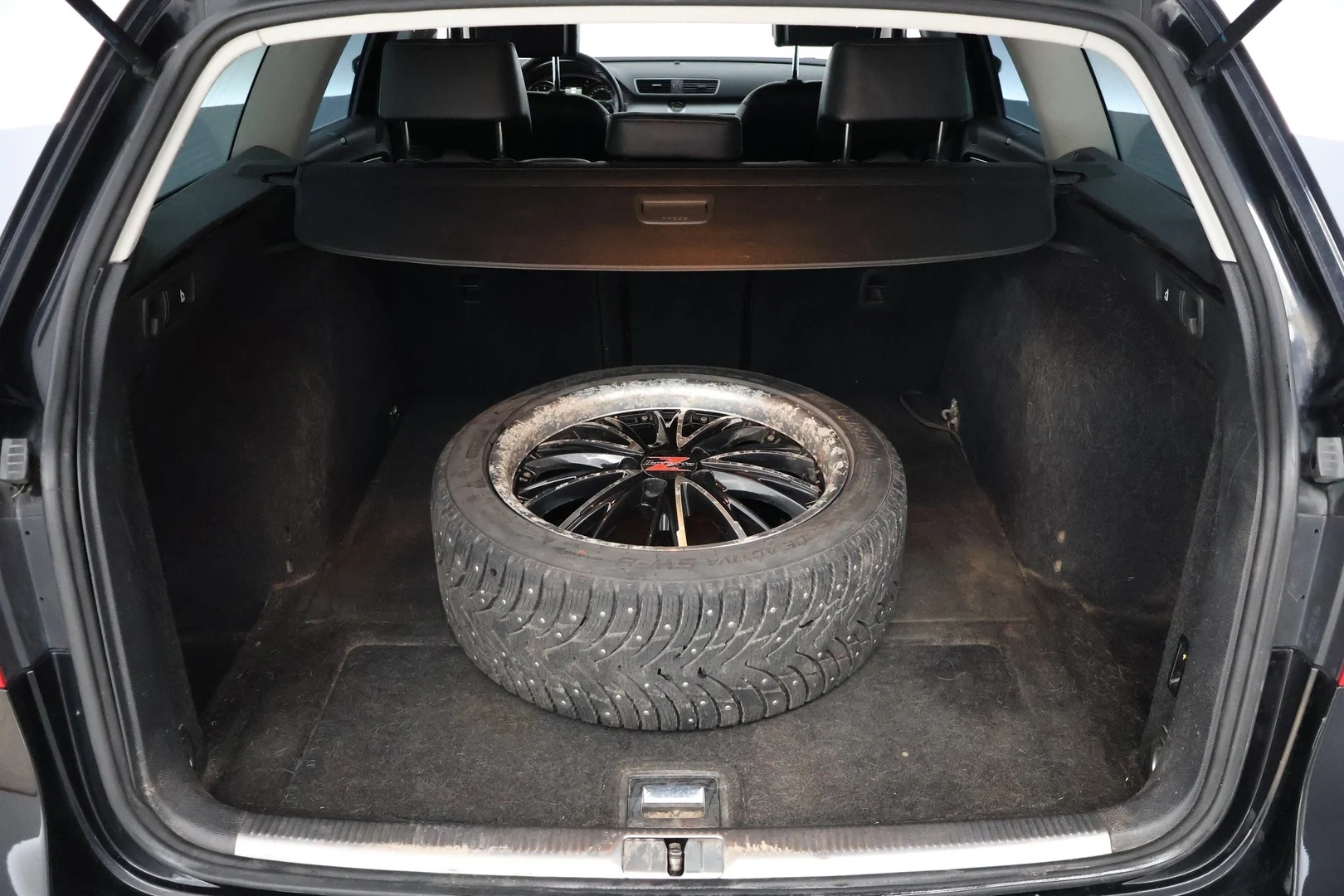 Car Image - 3NnKYC4DM78dYbcJEPJLlU