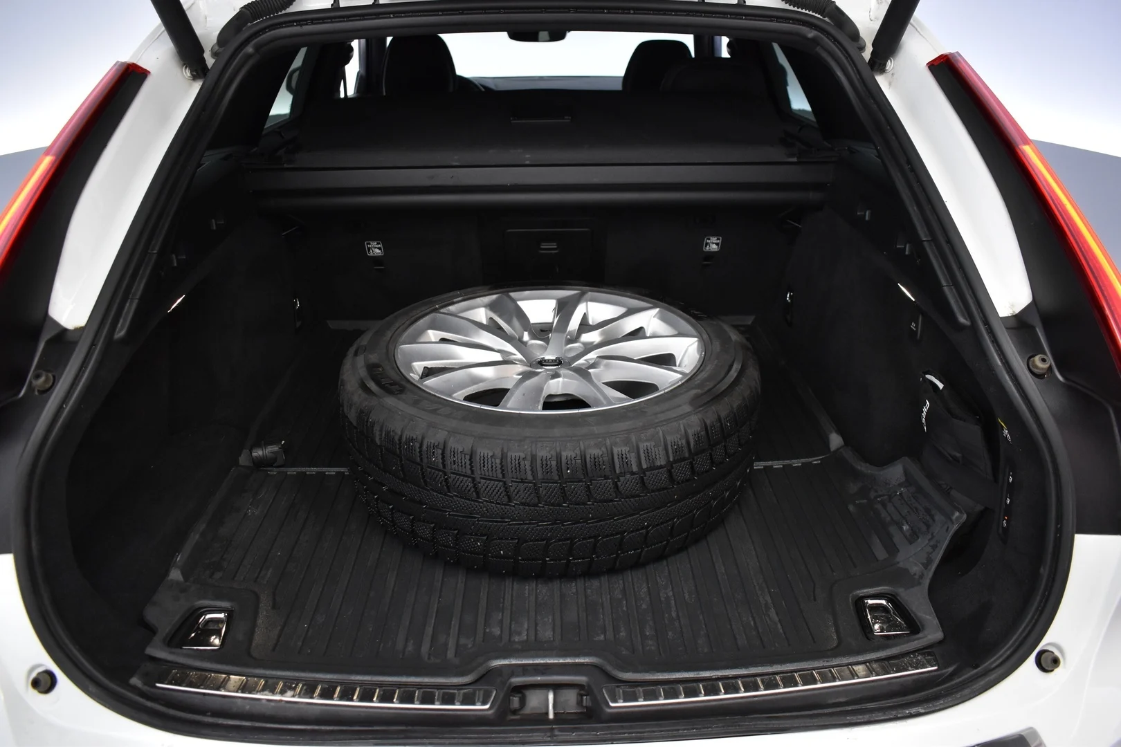 Car Image - 7yIu03zoNdS25YDColf2ev