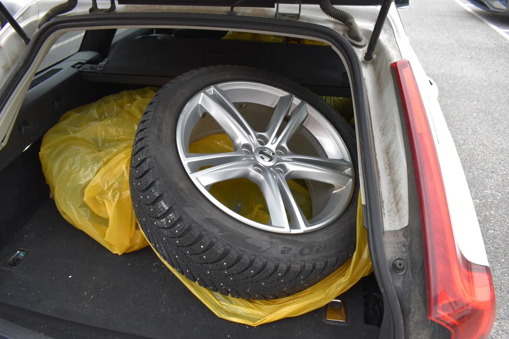 Car Image - 2QgY8eVOiAL9ELqqtLT2Q