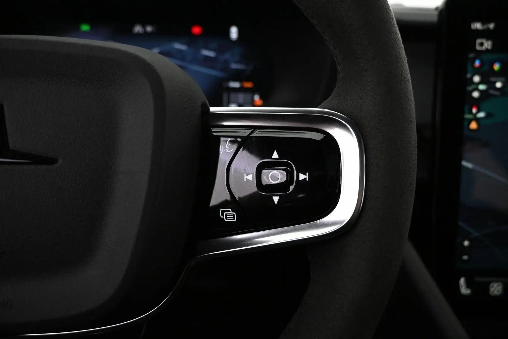 Car Image - JQG8Y4h8RvSYW9tK4zwyN