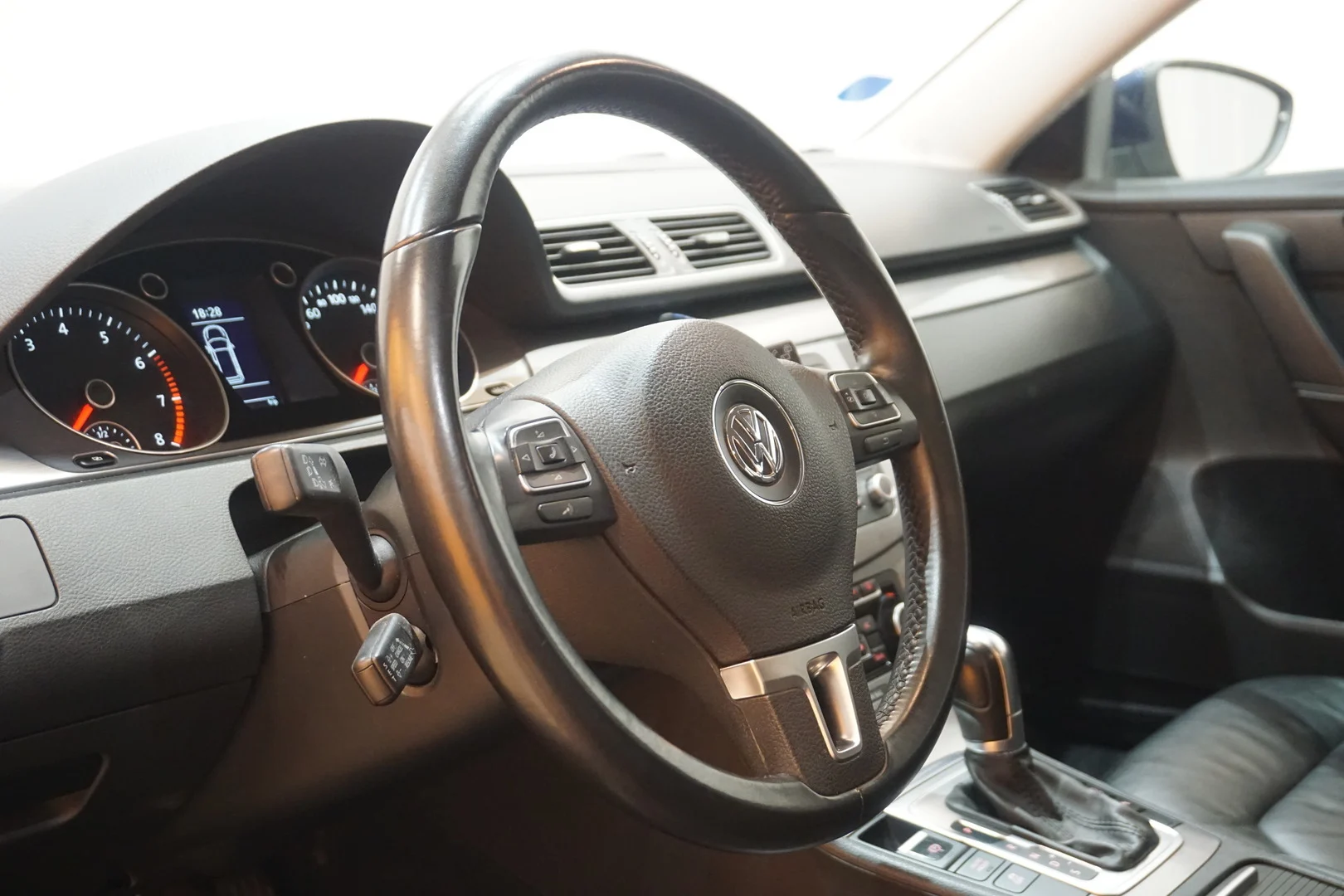 Car Image - 3rmQGI0GAeeV1Aw8hMzssR