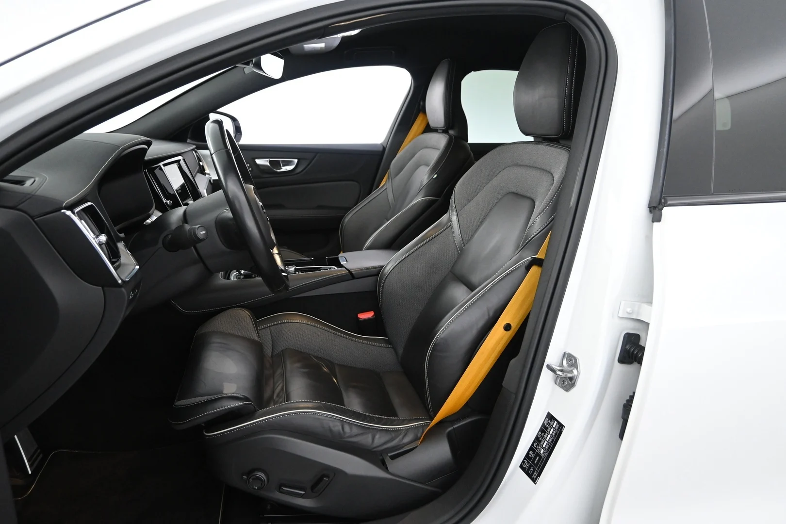 Car Image - 3bzAmxaplGNzHkvYxAyWv3