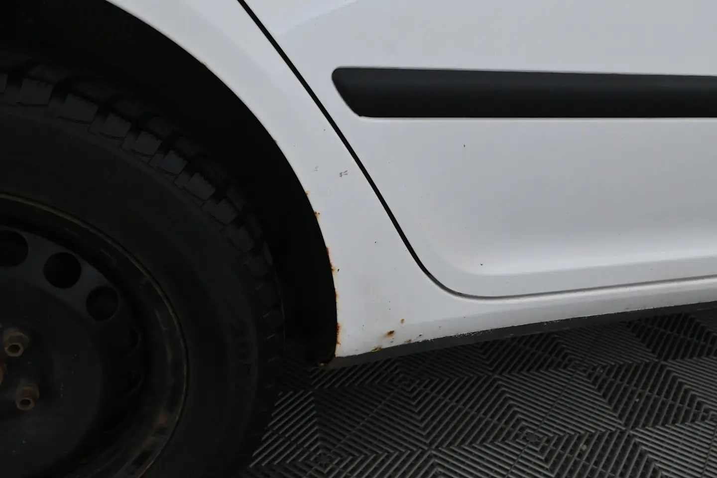 Car Image - 3AEKNisSo0Df0rKN8QrDnu