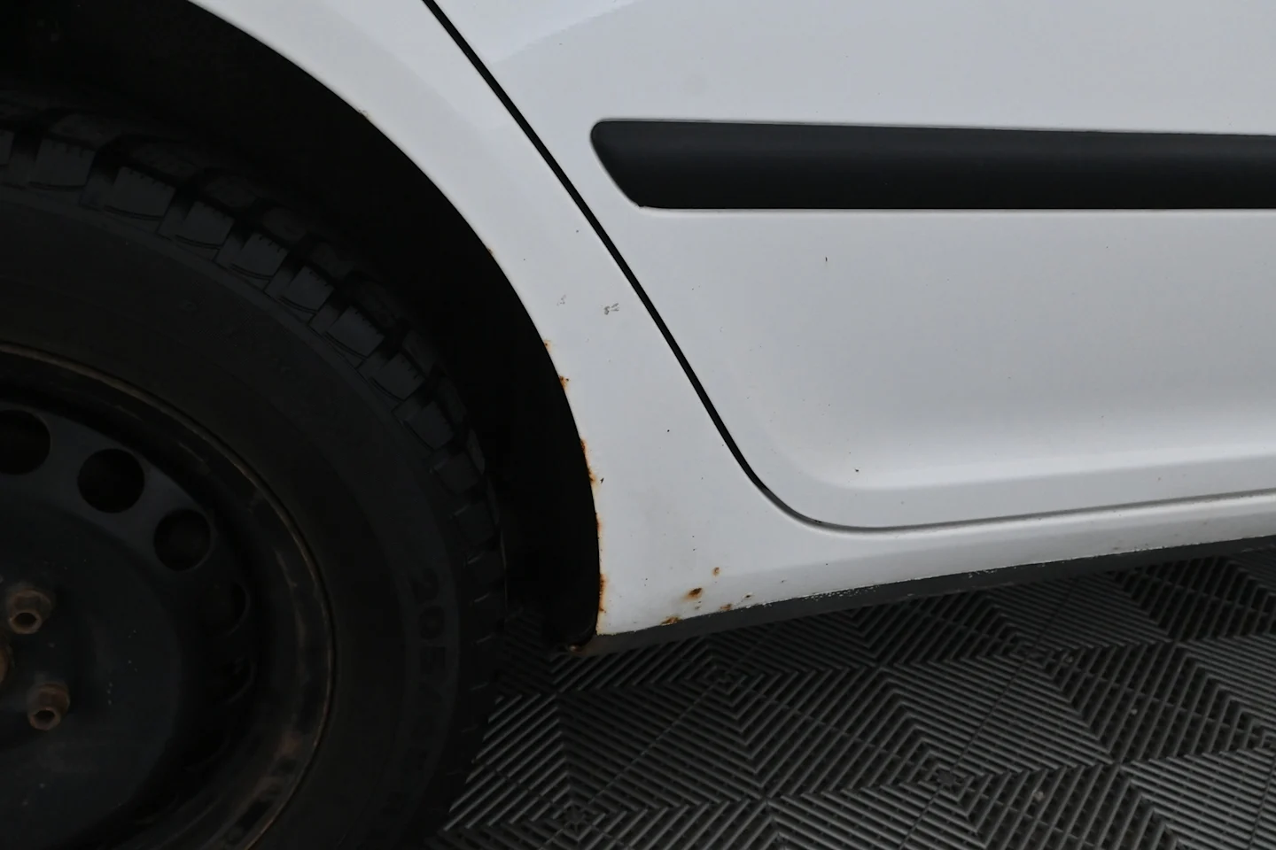 Car Image - 3AEKNisSo0Df0rKN8QrDnu