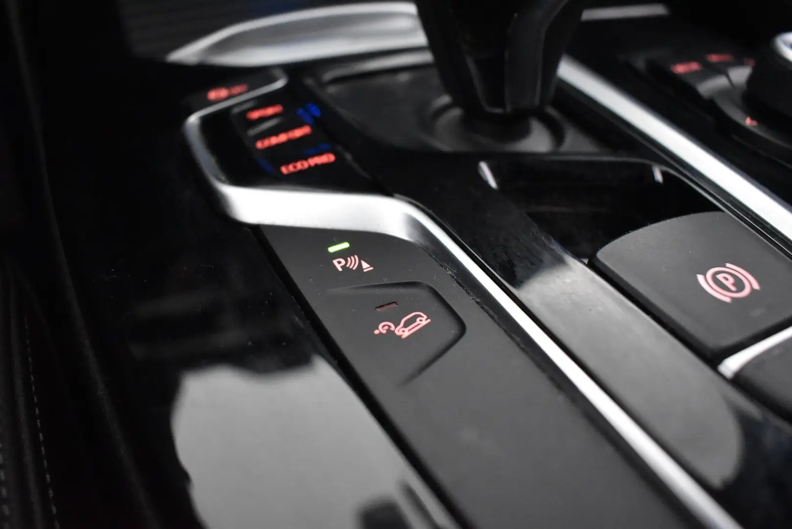 Car Image - 4j7Z54j4EcMk0l6JY7LTFq