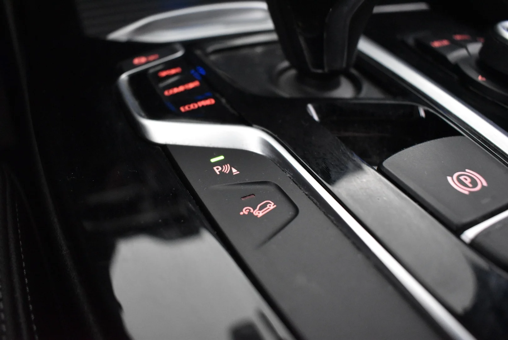 Car Image - 4j7Z54j4EcMk0l6JY7LTFq