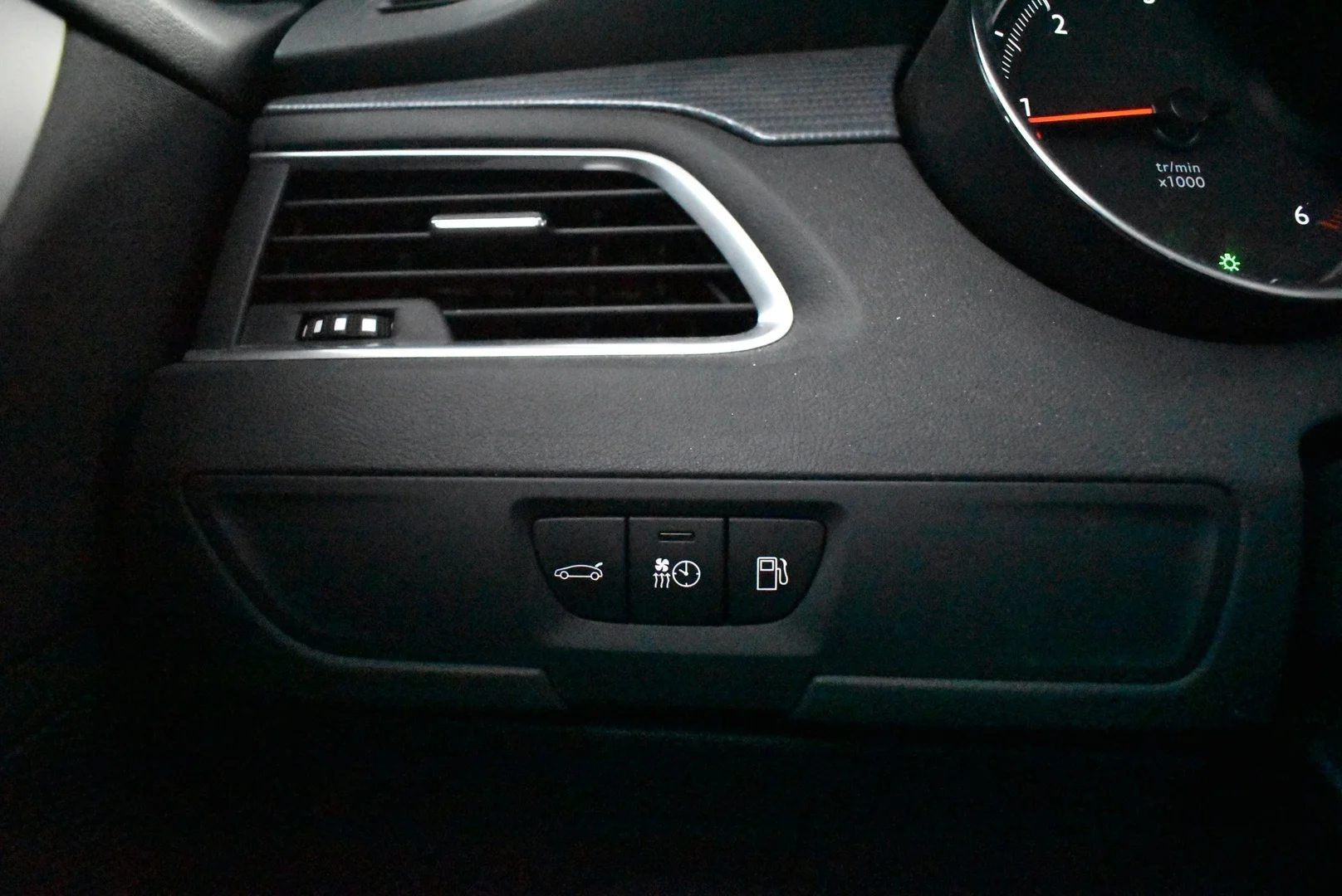 Car Image - 2tmDGw8IKdlUXYlR9Njoeo